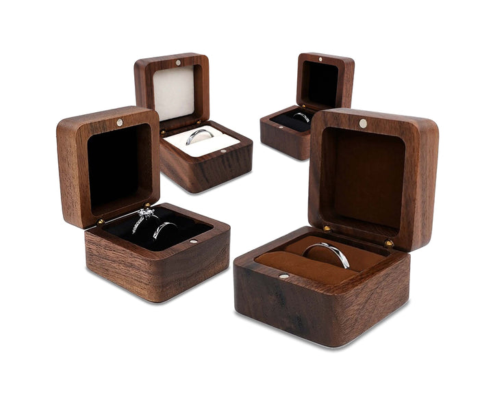 Elegantes Teakholz Schmuckkästchen für Ringe und Ohrringe mit Samtfutter, ideal zur sicheren Aufbewahrung.