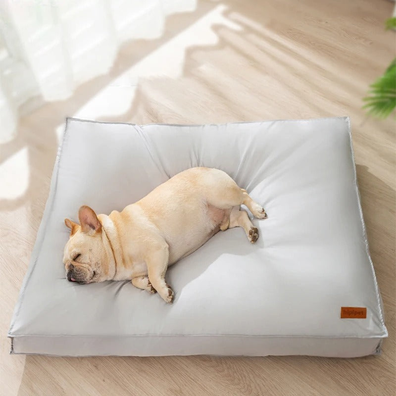 Orthopädisches Hundekissen, wasserdicht, dunkelgrau, für Gelenkschonung und Komfort älterer Hunde.