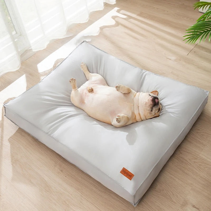 Detailansicht: Wasserdichtes orthopädisches Hundekissen schützt vor Feuchtigkeit, ideal für drinnen & draußen.