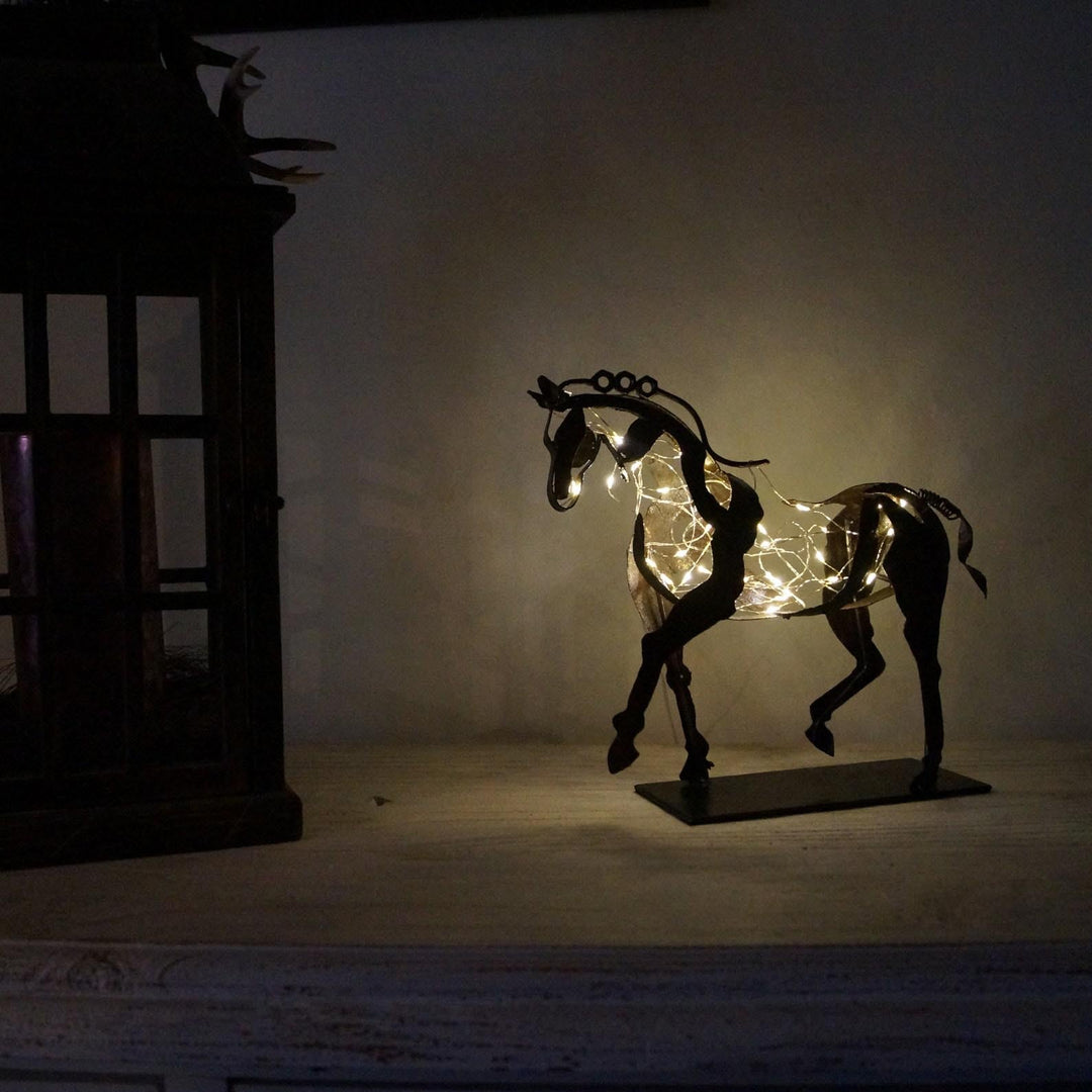 Pferdefigur Ferro, handgefertigt aus Metall, stilvolles Wohnaccessoire, Kunsthandwerk und schöne Geschenkidee.