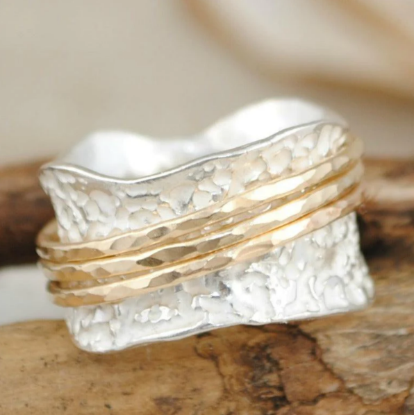 Eleganter Damen Vintage Spinner-Ring in Gold- & Silber-Optik. Beruhigender Drehring für Entspannung, zeitloses Design.