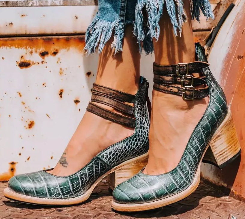 Robuste Damen Stiefel mit Blockabsatz und rutschfester Sohle. Ideale modische Herbst- und Winterstiefel.