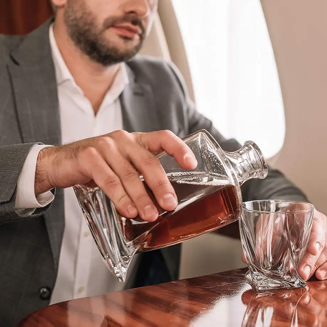Hochwertiges Kristallglas Whiskey Set für Herren, inkl. Karaffe & Gläser, perfekt als luxuriöses Spirituosen Geschenk.