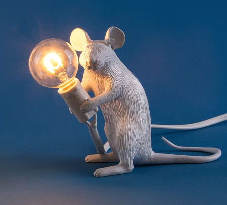Dekorative Maus Lampe als LED Tischleuchte, ideal für Schlafzimmer und Wohnzimmer.
