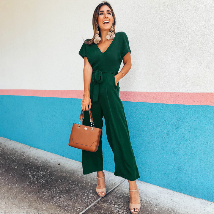 Stilvoller Damen Jumpsuit, lockere Culotte-Passform für maximalen Komfort. Perfekt für Freizeit & Party.