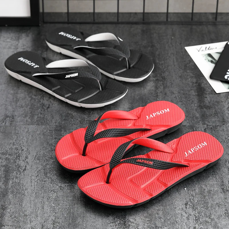 Komfortable Massage-Sandalen für Herren in Schwarz; rutschfeste Sohle für sicheren Halt am Pool & im Bad.