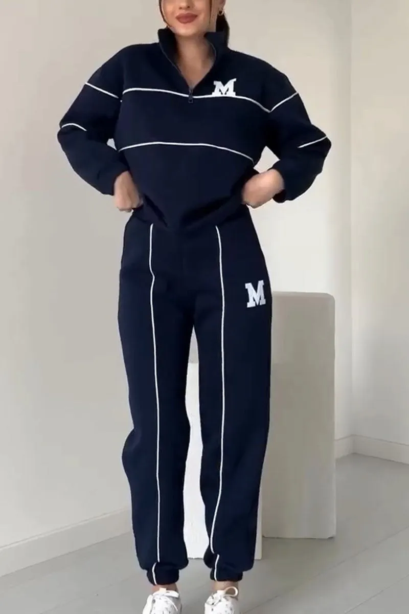 Weicher Damen Sportanzug aus bequemem Stoff, Zweiteiler mit Half-Zip Sweater für maximalen Komfort.
