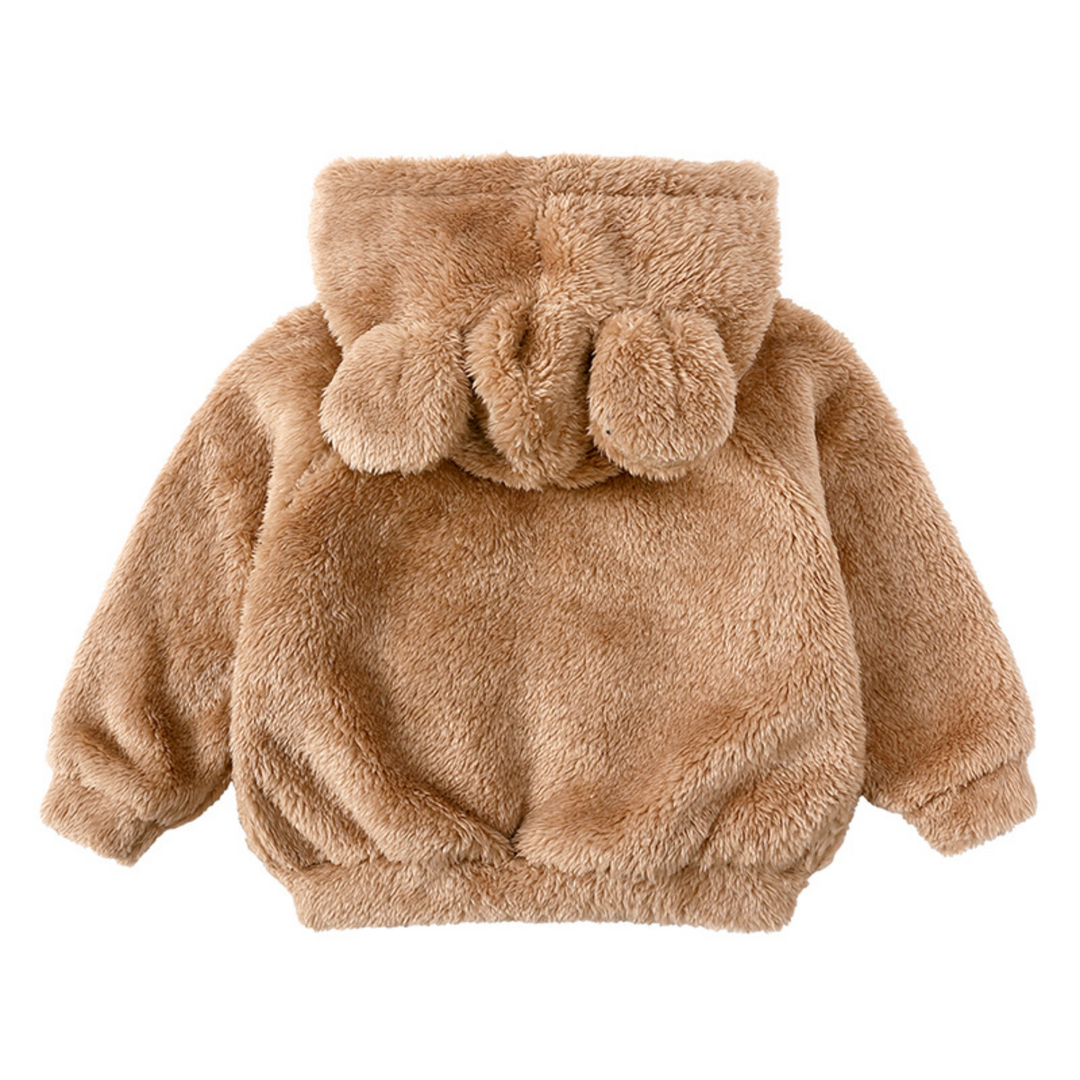 Detaillierte Ansicht der flauschigen Baby Teddyjacke. Perfekte Herbstjacke & Winterjacke für gemütliches Layering.