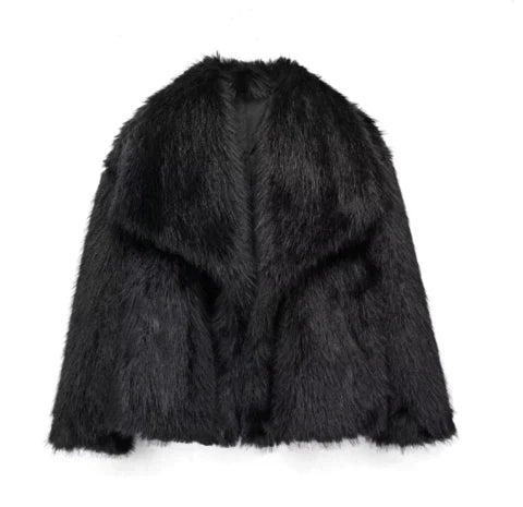 Warme Damen Kapuzenjacke, stylisch & kurz. Ideal für die Wintermode und kalte Tage in der Stadt.