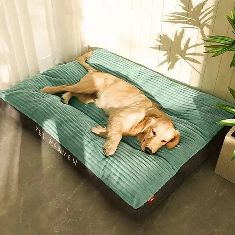 Detailansicht des weichen, orthopädischen Materials vom Hundebett in Grau für Komfort.