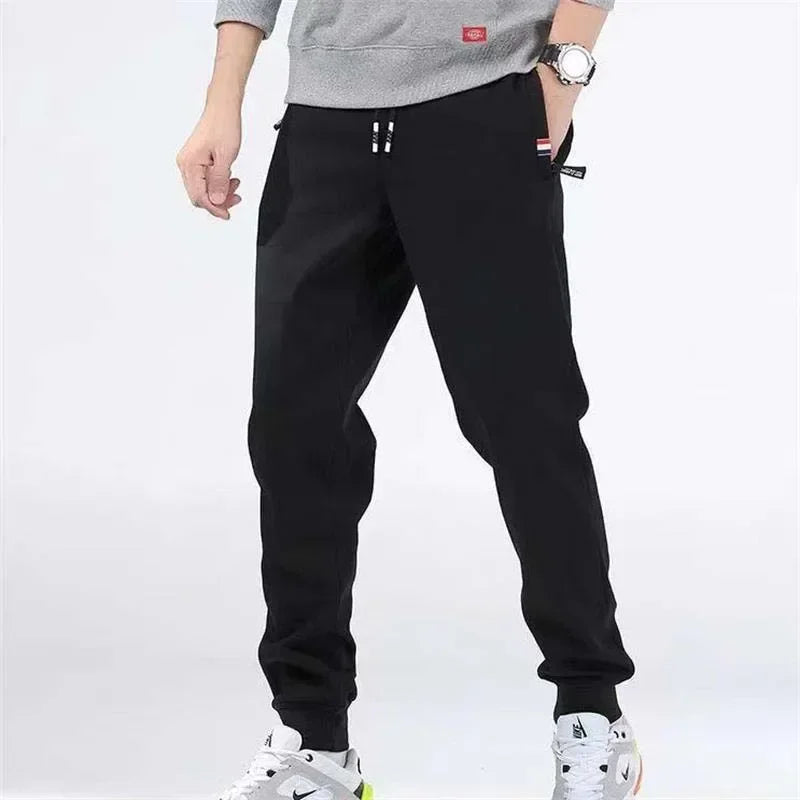Warme Herren-Jogginghose für den Winter, ideal für gemütliche Freizeit & entspannten Sport. Lässig und bequem.