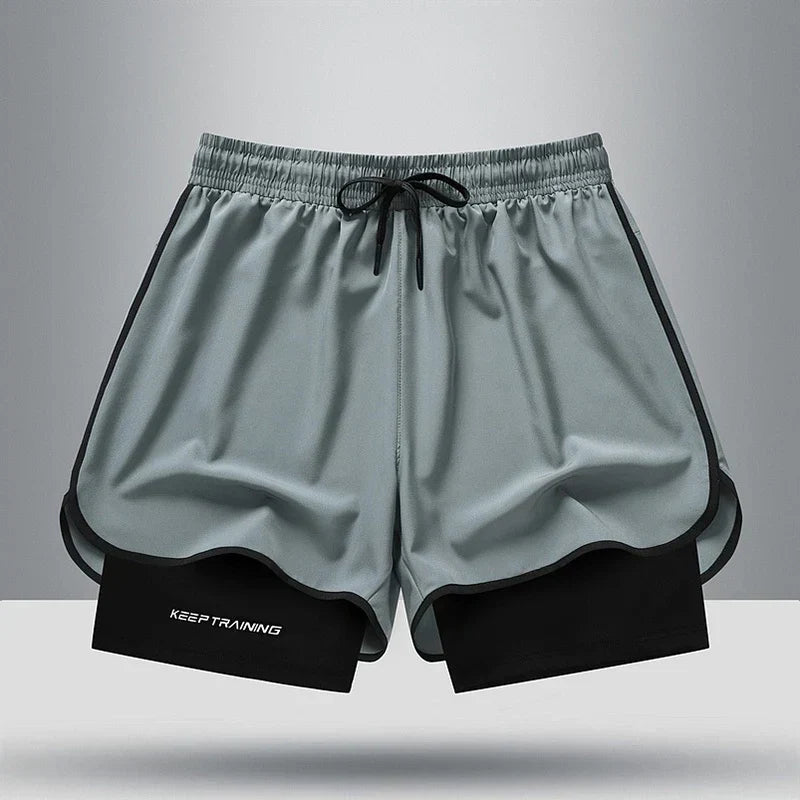 Atmungsaktive Herren Fitness Shorts für intensives Training. Schweißableitende & leichte kurze Hose für Männer.