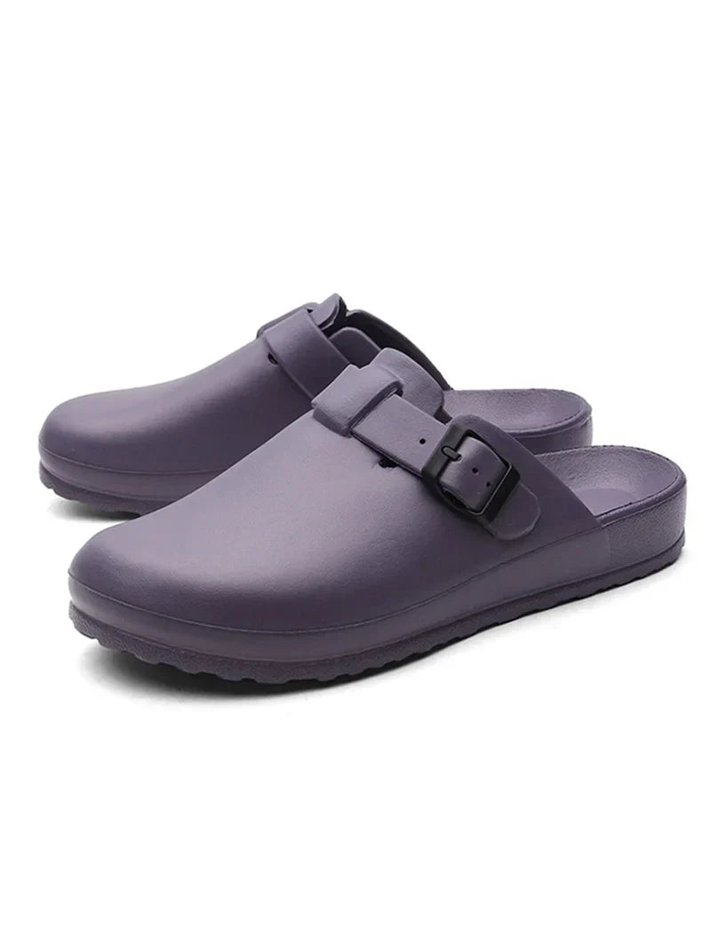 Rutschfeste Arbeitsschuhe für Pflegeberufe und Gastronomie, blaue Komfort-Slipper für Damen & Herren.