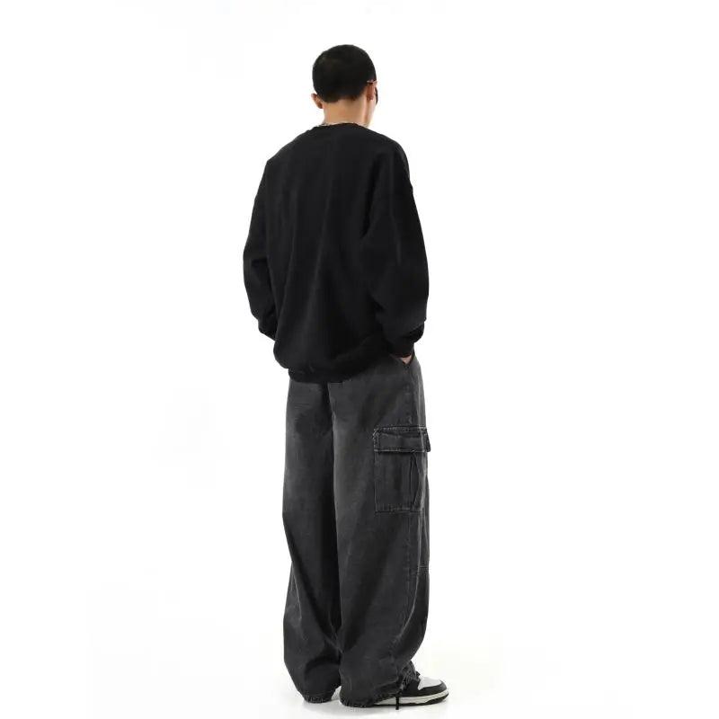 Detailaufnahme der Herren Baggy Cargo Jeans: weite Passform, Seitentaschen und bequemer Elastikbund.