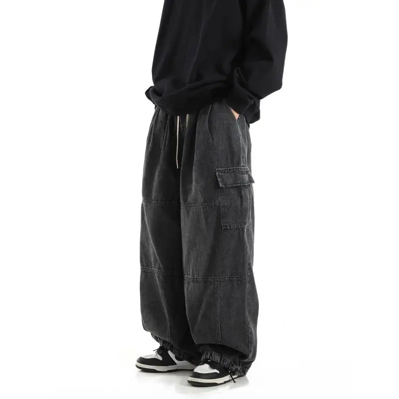 Komfortable Herren Baggy Jeans mit Elastikbund und robusten Cargo-Taschen, perfekt als Freizeithose.