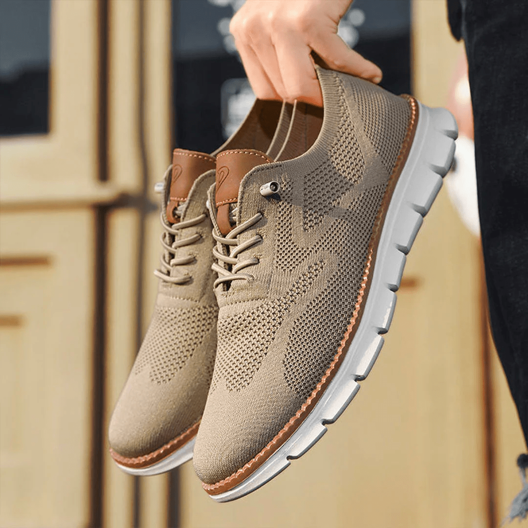 Klassische schwarze Herren Freizeitschuhe Elias, bieten Stil, Komfort und sind leicht zu kombinieren.