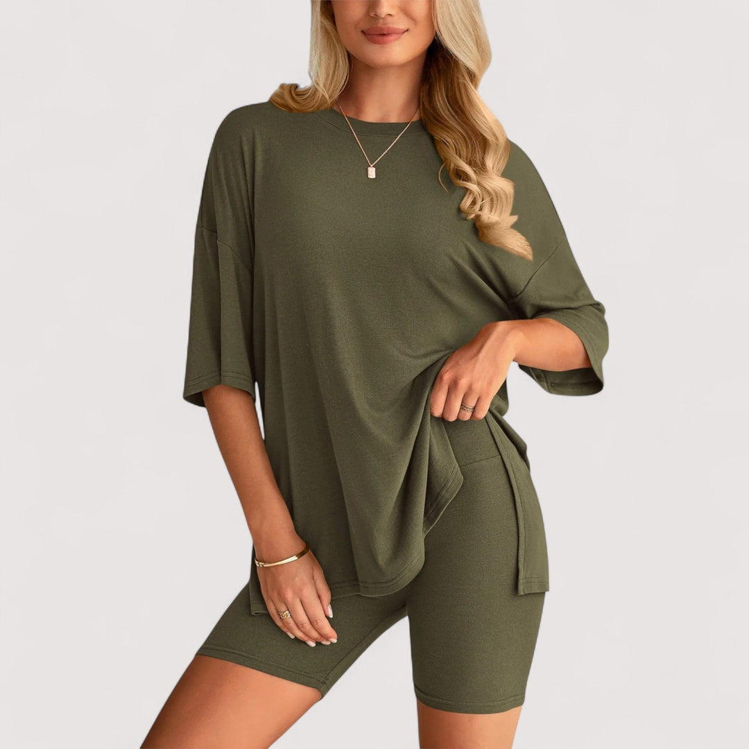 Damen Sommer Set: Weiches, lockeres T-Shirt und bequeme hochtaillierte Shorts, ideal für warme Tage.
