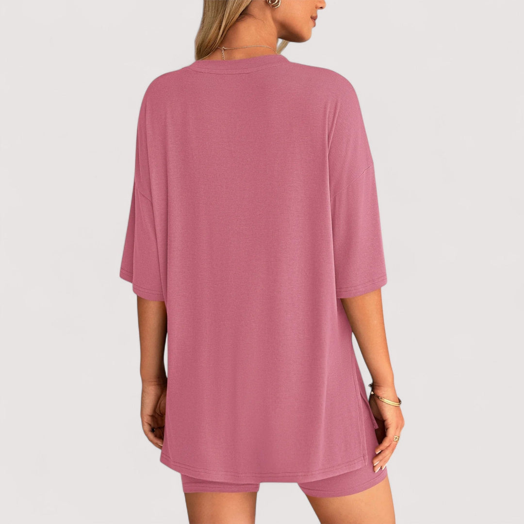 Freizeit-Zweiteiler für Frauen: Lockeres T-Shirt & High-Waist Shorts, atmungsaktiv & sehr bequem.