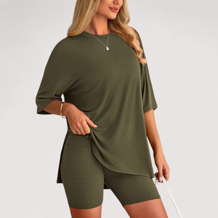 Stilvolles Damen Freizeit Set: Lockeres T-Shirt & High-Waist Shorts, perfekt für Sommeraktivitäten.