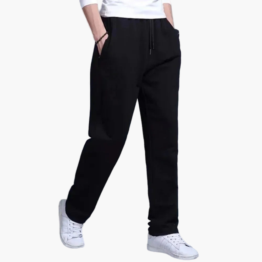 Vielseitige Herren Jogginghose aus weichem Material für optimalen Komfort. Perfekt als Sporthose oder Freizeithose.