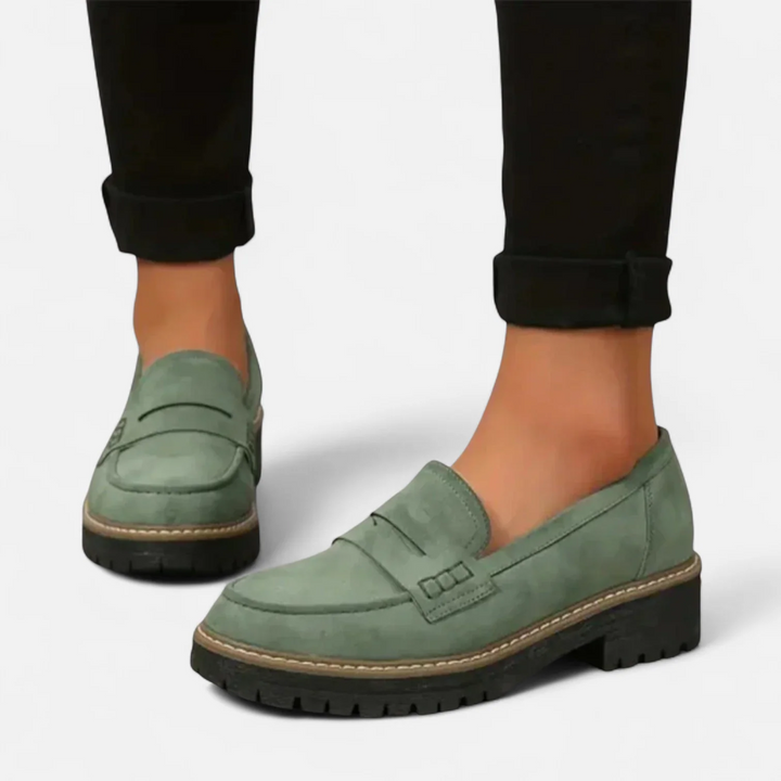Annika Damen Klassische Loafer. Flache, bequeme Sommerschuhe mit markanter Sohle. Ideal für Alltag & Freizeit.