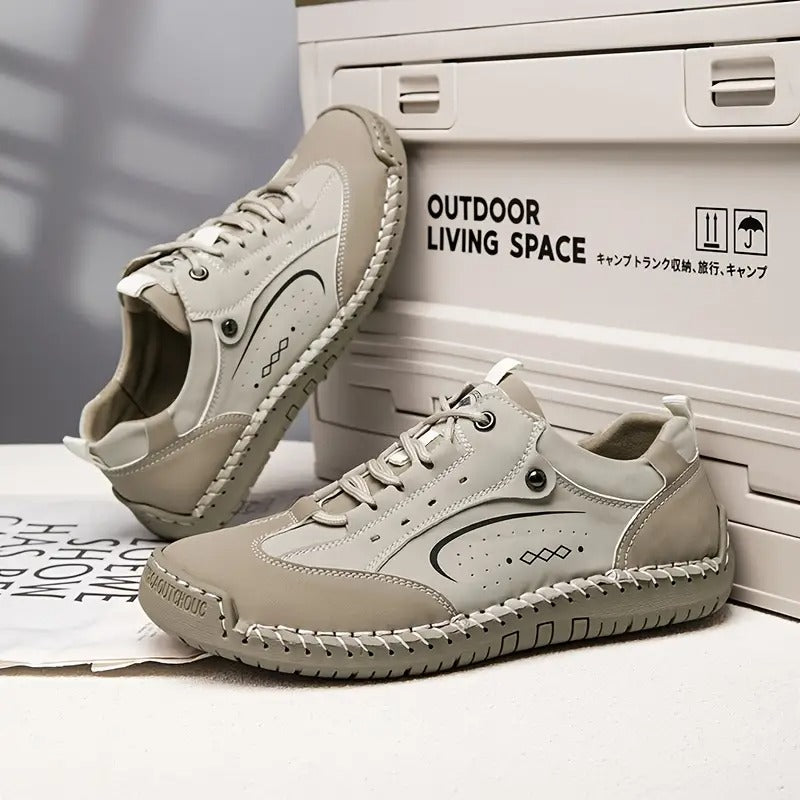 Moderne orthopädische Damenschuhe in Sneaker-Optik, bequem, atmungsaktiv und mit guter Fußunterstützung.