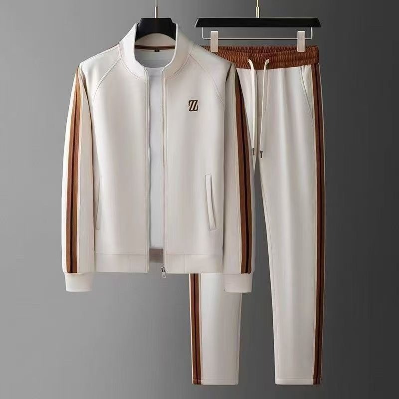 Moderne Herren Reißverschlussjacke des Trainingsanzug Sets, ideal für Sportbekleidung & Alltagsmode.