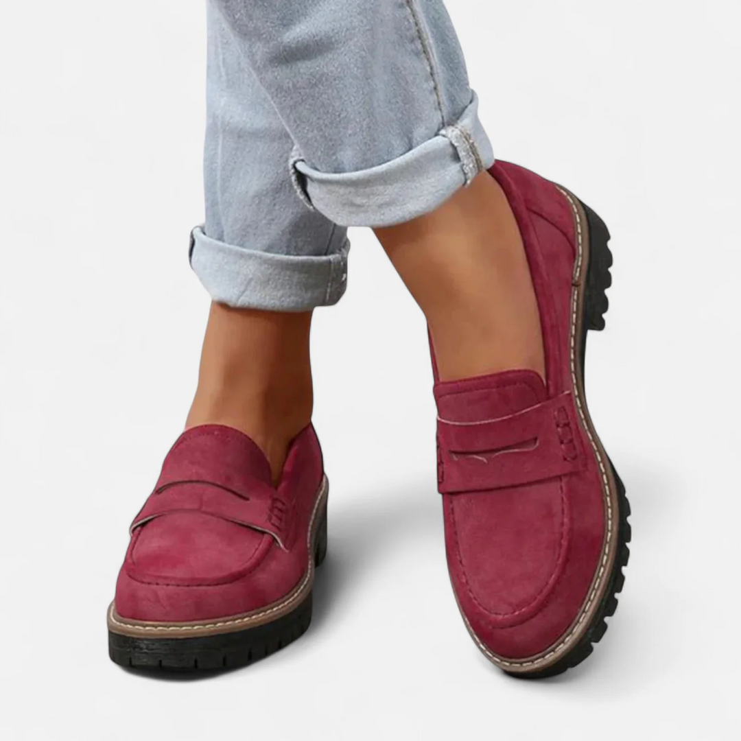Annika Damen Loafer, elegant & bequem. Klassische Damenschuhe mit markanter Sohle für stilvolle Freizeitlooks.