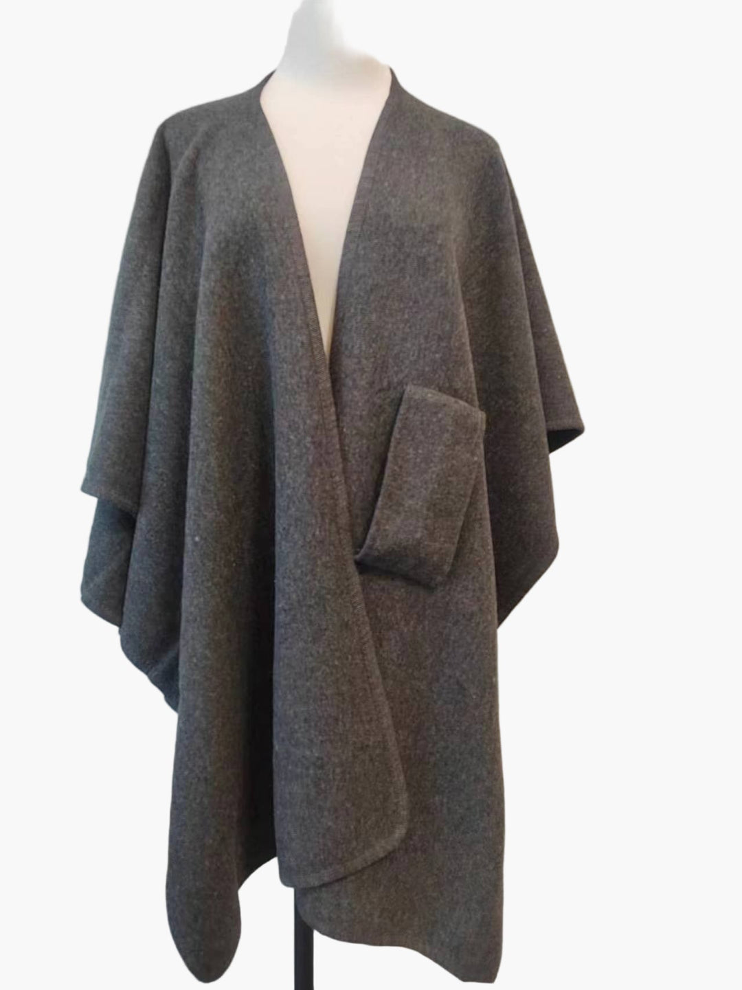 Moderner Damen Poncho-Schal, weich & bequem, ein Muss für Herbst- und Wintermode.