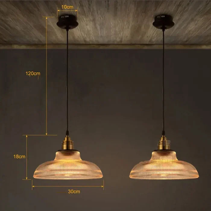 Design-Hängeleuchte CrystalLoom aus Glas. Schafft warmweißes Licht und stilvolle Ambientebeleuchtung zuhause.