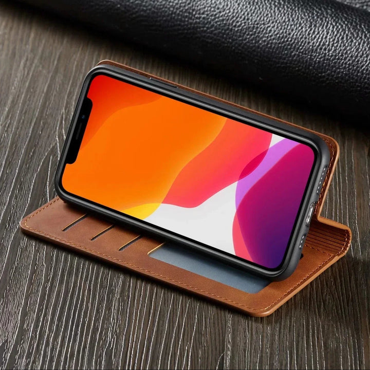 iPhone Wallet Hülle aus Kunstleder mit Kartenfächern & Standfunktion. Bietet stilvollen Schutz für Ihr Smartphone.