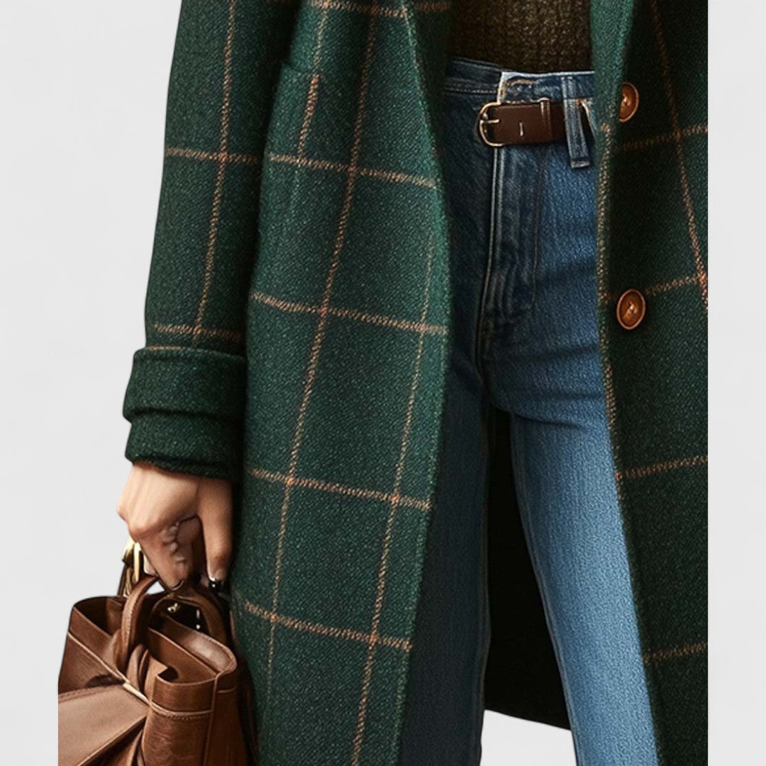 Klassischer grüner Damen Karomantel, ideal als Übergangsmantel für Herbst & Winter. Zeitlose, elegante Damenmode.