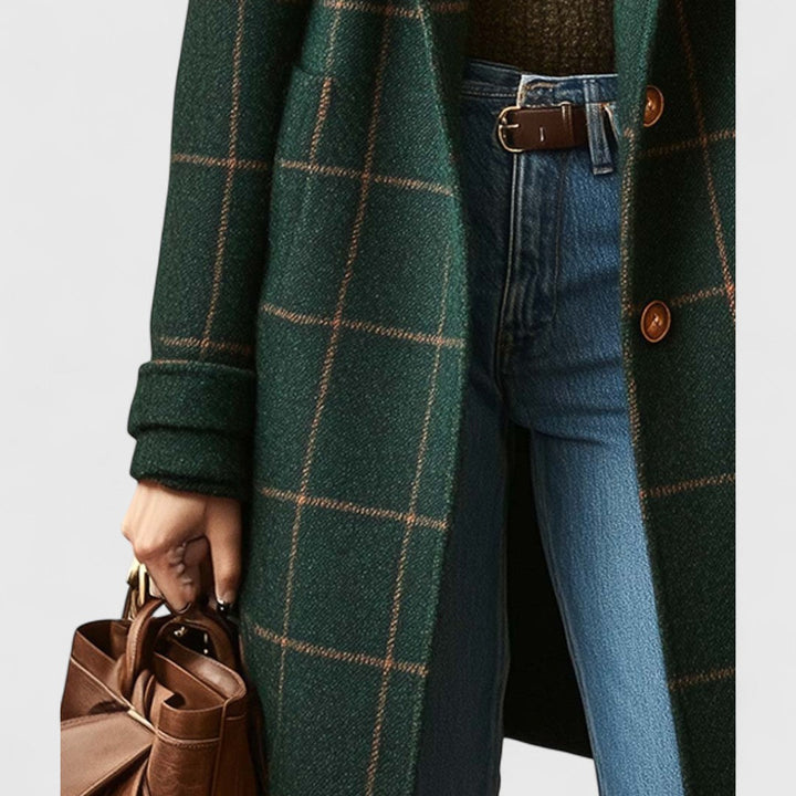 Klassischer grüner Damen Karomantel, ideal als Übergangsmantel für Herbst & Winter. Zeitlose, elegante Damenmode.