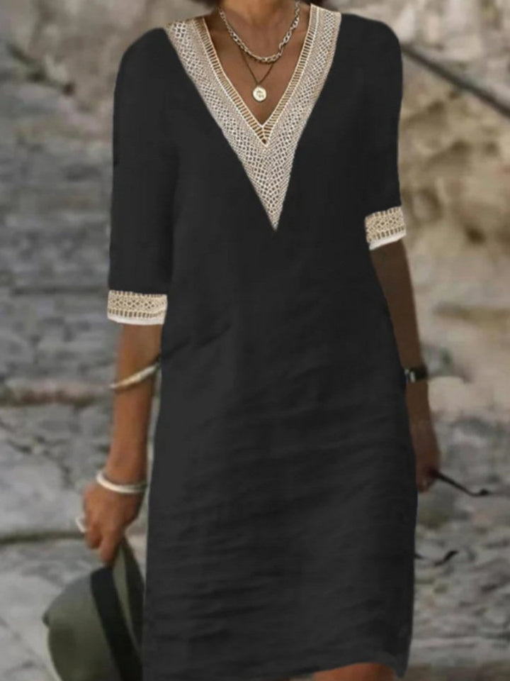 Modisches Damen Spitzenkleid mit schmeichelndem V-Ausschnitt & praktischen 3/4 Ärmeln; bequem für Herbst & Frühling.