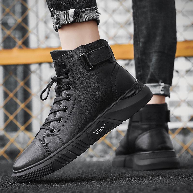 Robuste Sohle schwarzer Herren Stiefel für besten Komfort und sicheren Halt bei jedem Wetter.