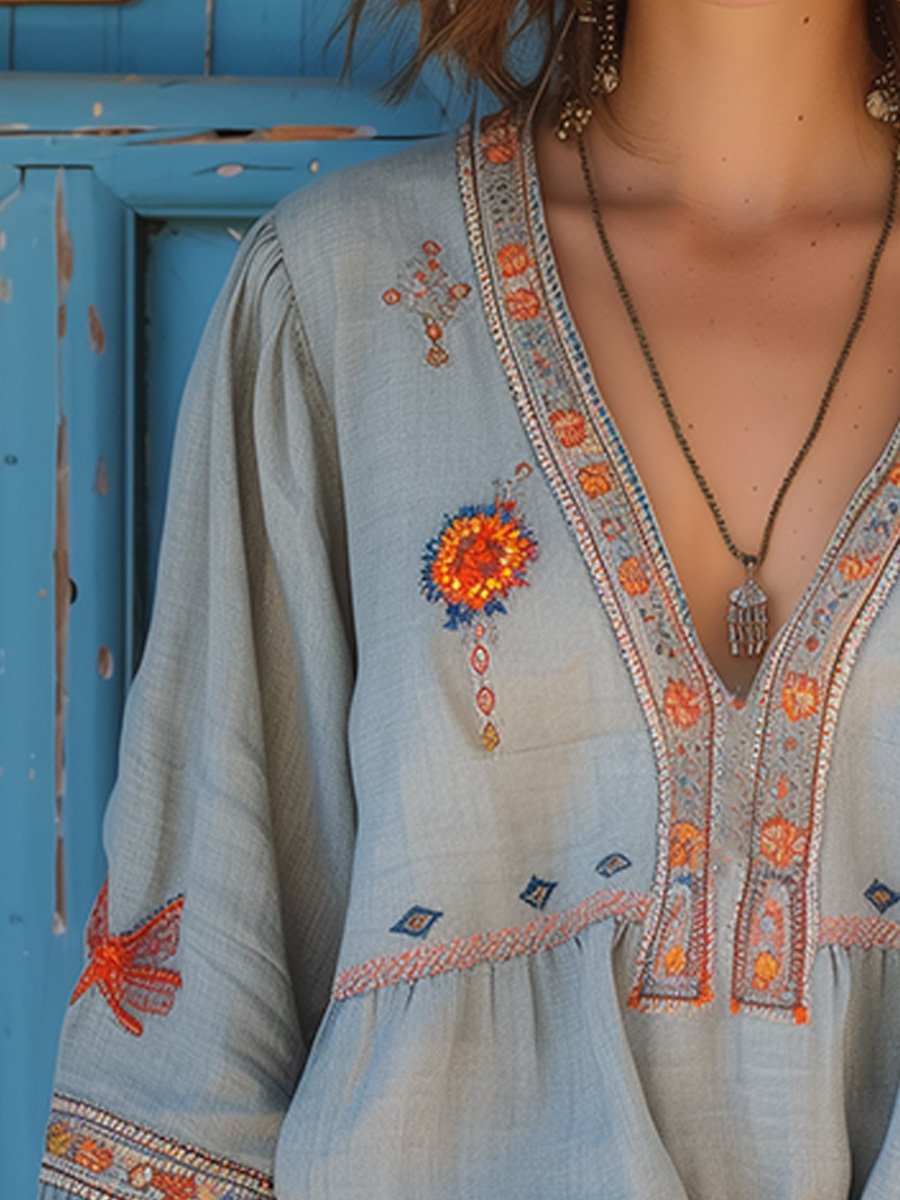 Stylische Damen Bluse für Frühling & Sommer: V-Ausschnitt Boho-Top mit zarter Blumenstickerei.