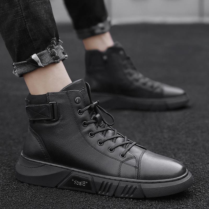 Elegante schwarze Herrenstiefel aus hochwertigem Leder, handgefertigt für maximalen Komfort und Stil.