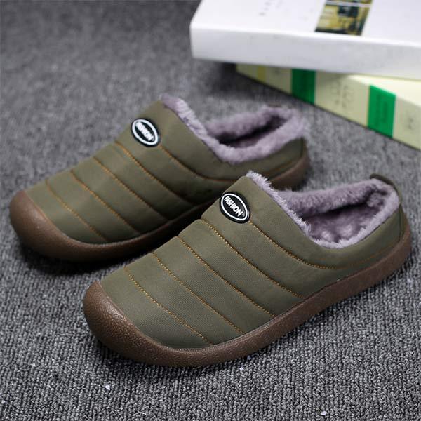 Bequeme Herrenpantoffeln mit warmer Fütterung und rutschfester Sohle für kalte Tage.