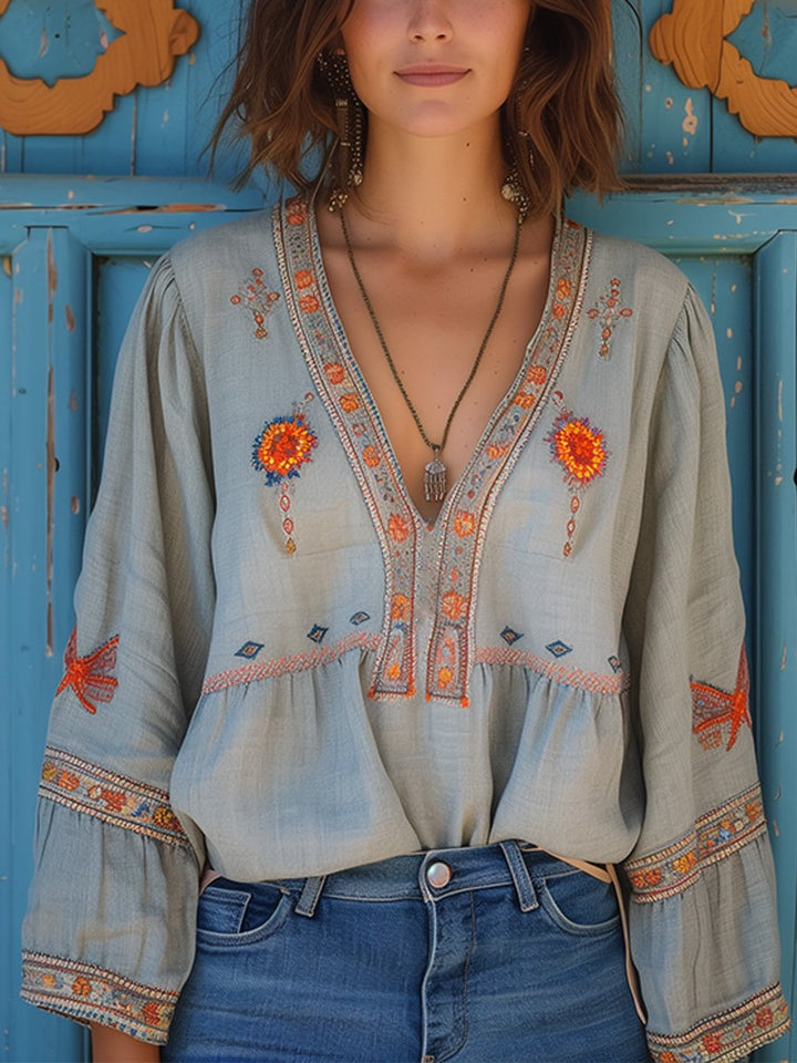 Damen Boho-Bluse mit eleganter Stickerei und V-Ausschnitt für einen leichten Sommer-Look.