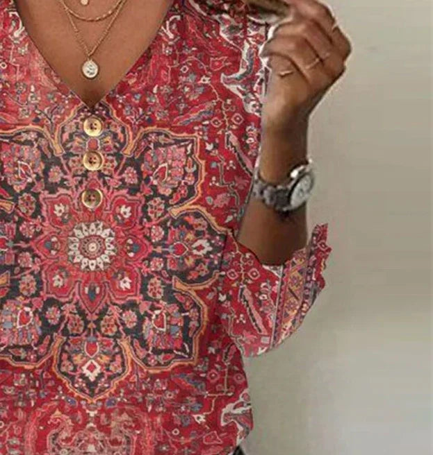 Stilvolles Damen Bordeaux Oberteil mit einzigartigem Druckmuster, 3/4 Arm und V-Ausschnitt, perfekt für Casual & Büro.