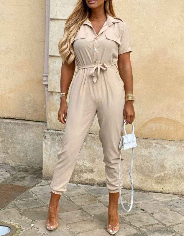 Vielseitiger Damen Playsuit mit Taillengürtel & kurzen Ärmeln. Der Jumpsuit für Freizeit, Party & Büro.