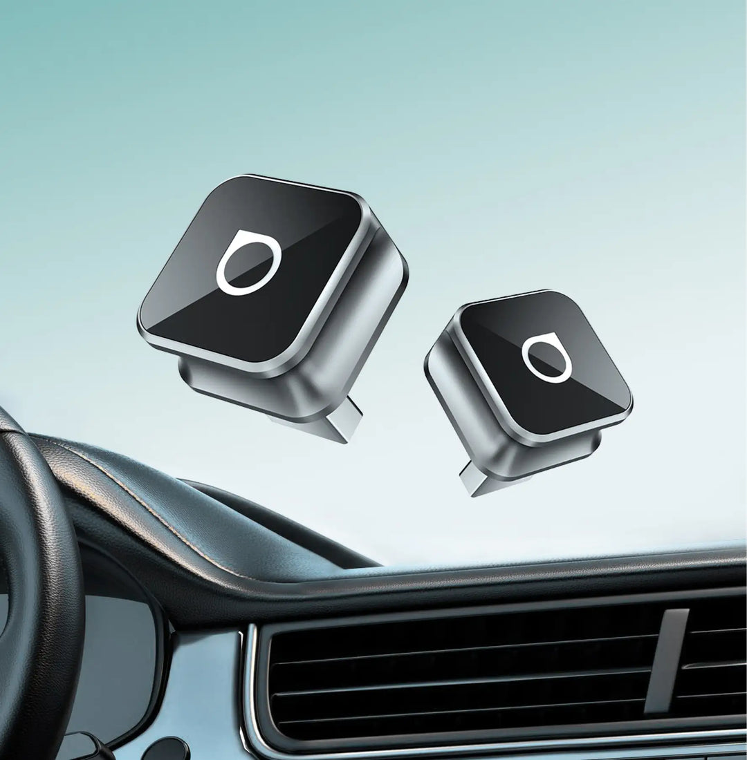 Ultrakompakter kabelloser Adapter für CarPlay & Android Auto; diskrete Integration im Fahrzeug.