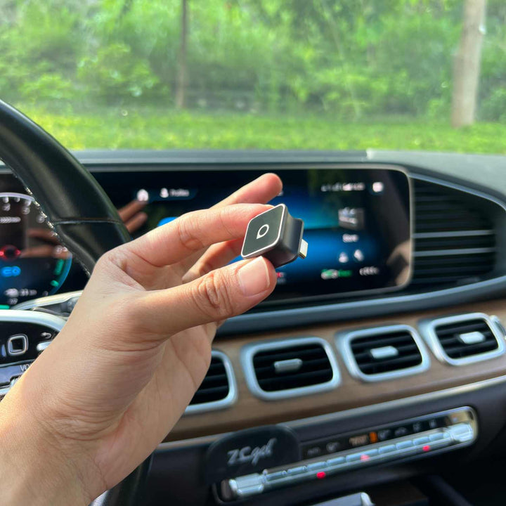Kabelloser USB-Adapter für CarPlay & Android Auto; sichere, stabile Datenübertragung im Auto.