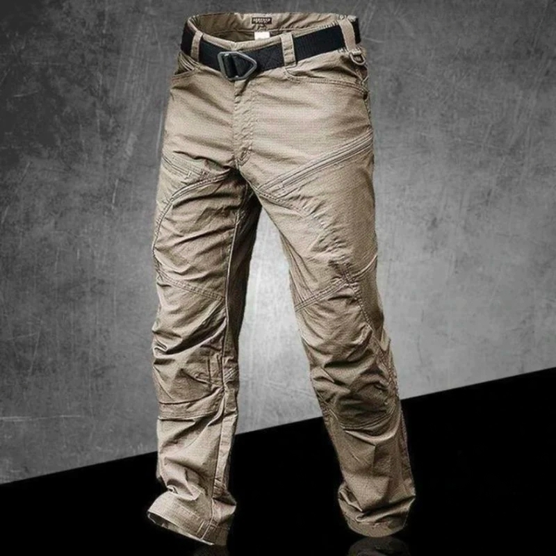 Bequeme Herren-Wanderhose mit Stretch-Anteil, bietet optimale Bewegungsfreiheit im Gelände.