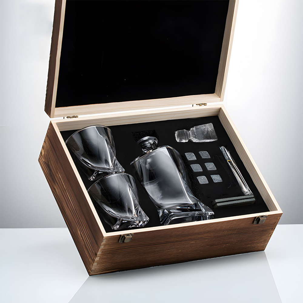 Edles Whiskey Geschenkset mit Kristallglas Karaffe, Gläsern & Kühlsteinen – ideal für die stilvolle Hausbar.