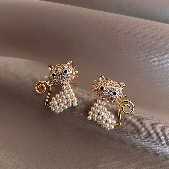 Magische Einhorn Ohrringe aus Edelstahl mit glitzernden Details. Einzigartige Tier-Ohrstecker.