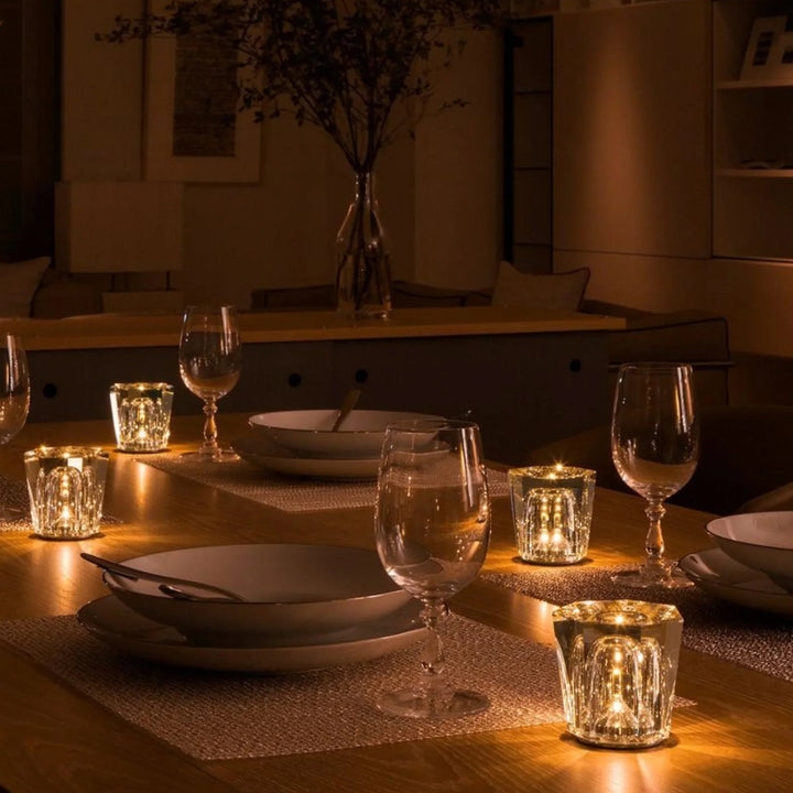 Wiederaufladbare Akku Tischlampe in Kristall-Diamant-Optik, modernes Design für Luxus Ambiente.