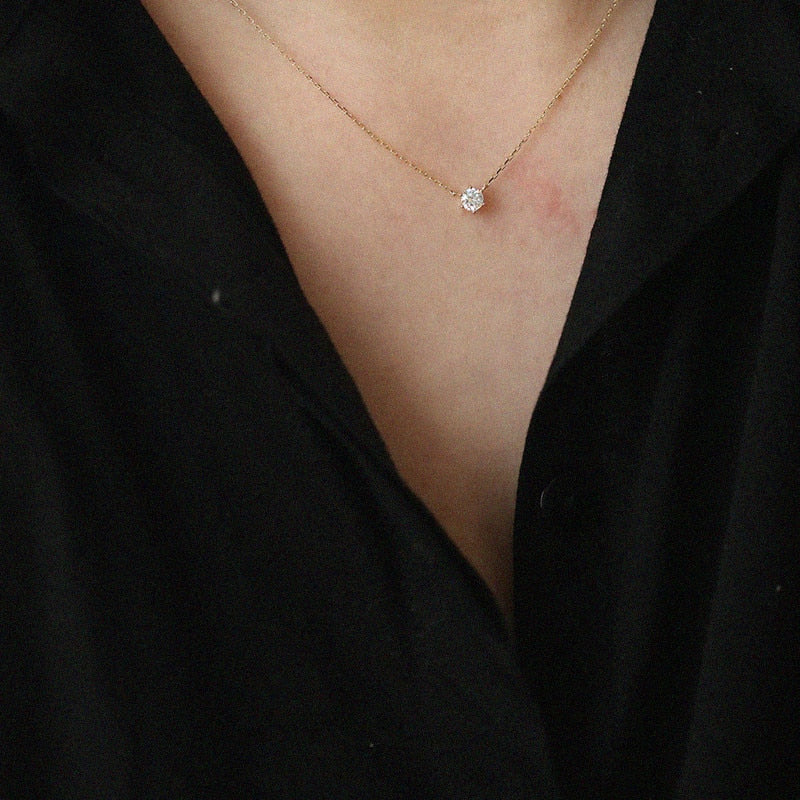 Elegante runde Zirkon-Halskette für Frauen, ein funkelndes Schmuck-Accessoire, ideal für den Alltag oder Events.