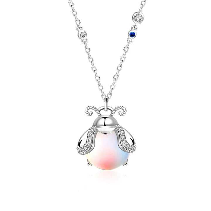 Elegante Damen Mondstein-Halskette mit Glühwürmchen-Motiv. Perfektes Silber-Geschenk für besondere Anlässe.