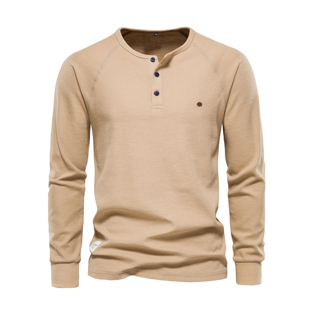 Lässiger Herren-Winterpullover aus weicher Strickware. Vielseitiges Langarm-Oberteil für die Männergarderobe.